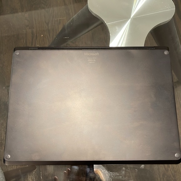 Microsoft Surface Laptop 2 - Picture 2 of 3